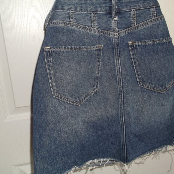Hollister Womens Size 9 Ultra High Rise distressed Denim Mini skirt with Raw Hem - Picture 9 of 11